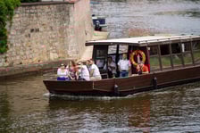 <p>Wrocławianie odpoczywają nad Odrą. Ostatni dzień długiego majowego weekendu (5.05.2024)&nbsp;</p>